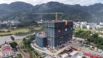 閩北區域公司代管的福建工程學院旗山校區北區科研教學樓及附屬工程項目順利封頂